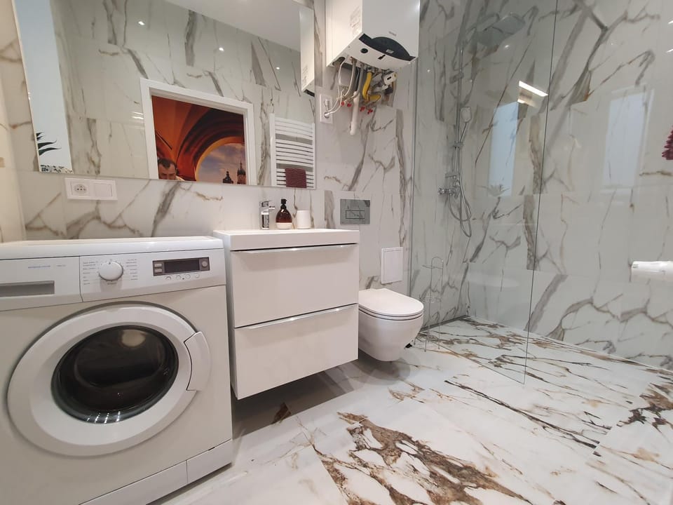 Shower, Toilet, Bathroom, washing machine