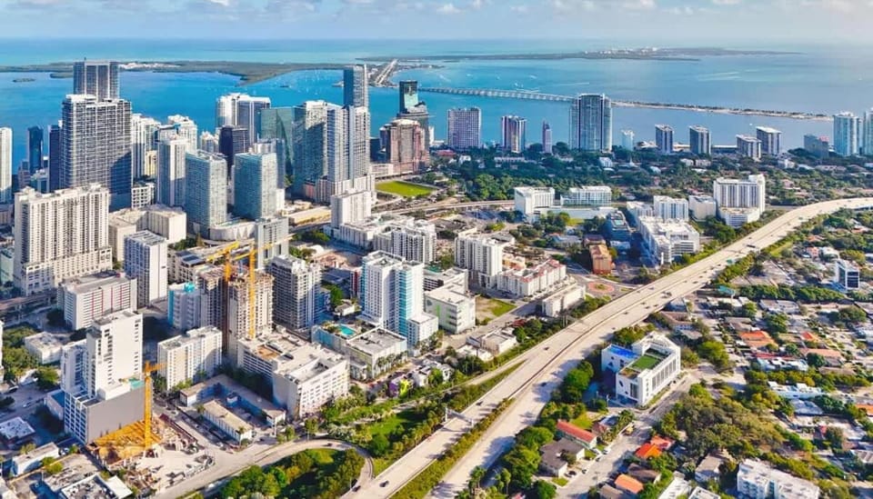Stylish Studio with Balcony City Views Sleeps 4 House in Brickell