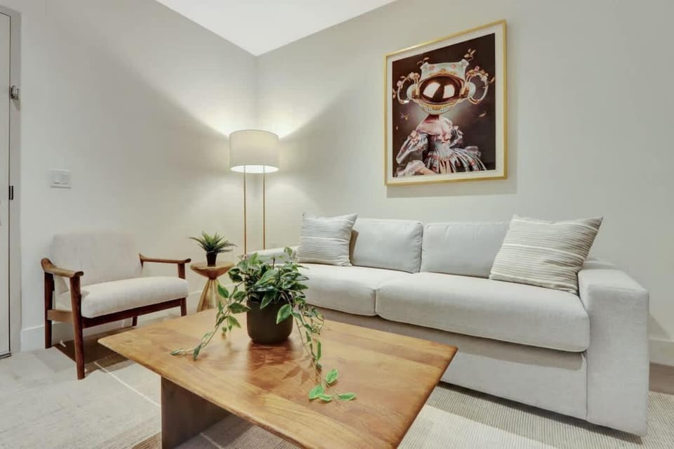 Stylish Studio with Balcony City Views Sleeps 4 House in Brickell