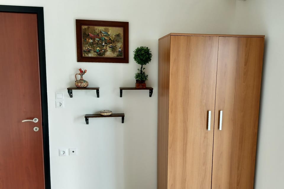 Bedroom, wardrobe