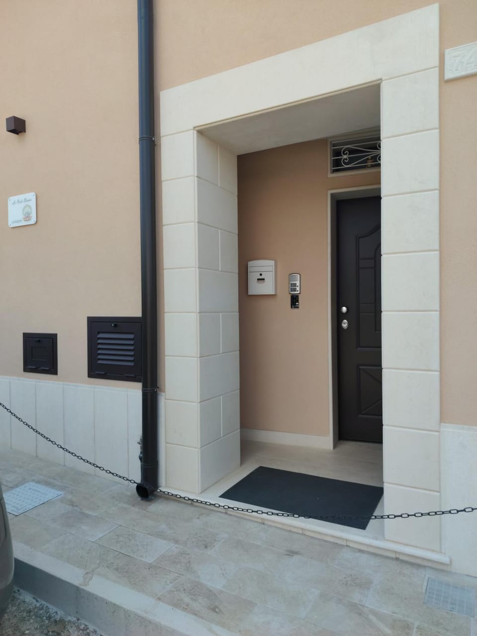 Facade/entrance