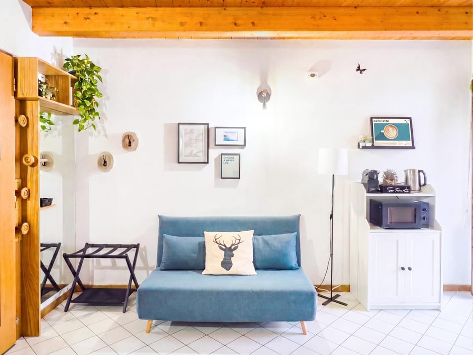 Coffee/tea facilities, Living room, microwave