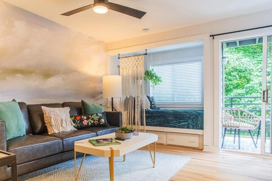 Bed, Living room