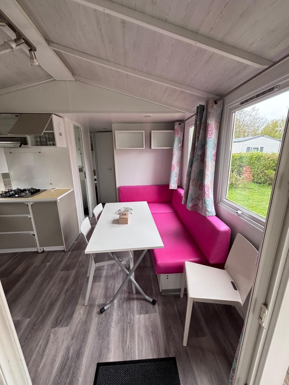 Seating area, Food