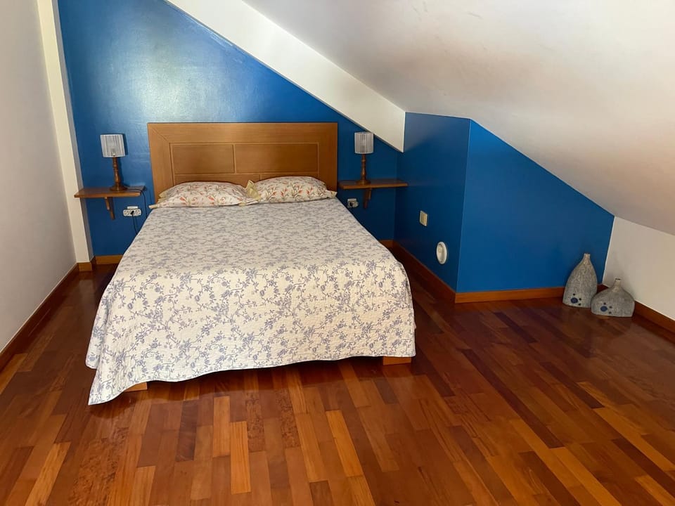 Yellow Attic Apartment in Madeira District