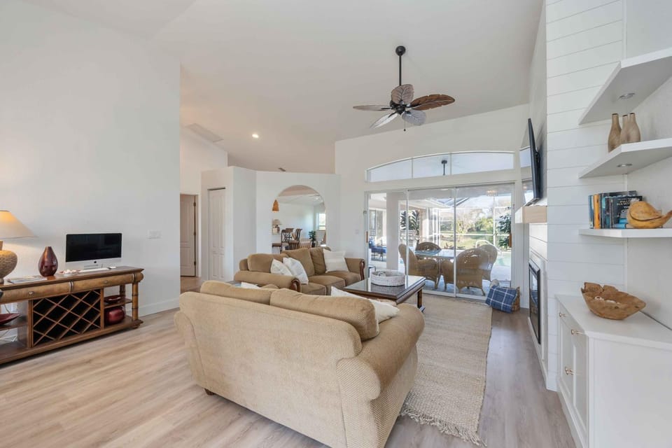 "3-Bedroom Oasis in Rotonda West Awaits" House in Rotonda West