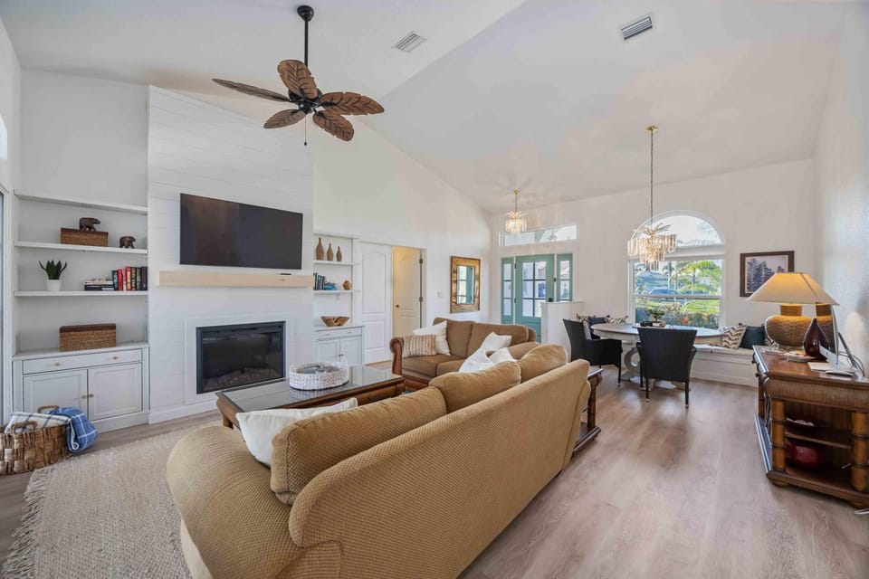 "3-Bedroom Oasis in Rotonda West Awaits" House in Rotonda West