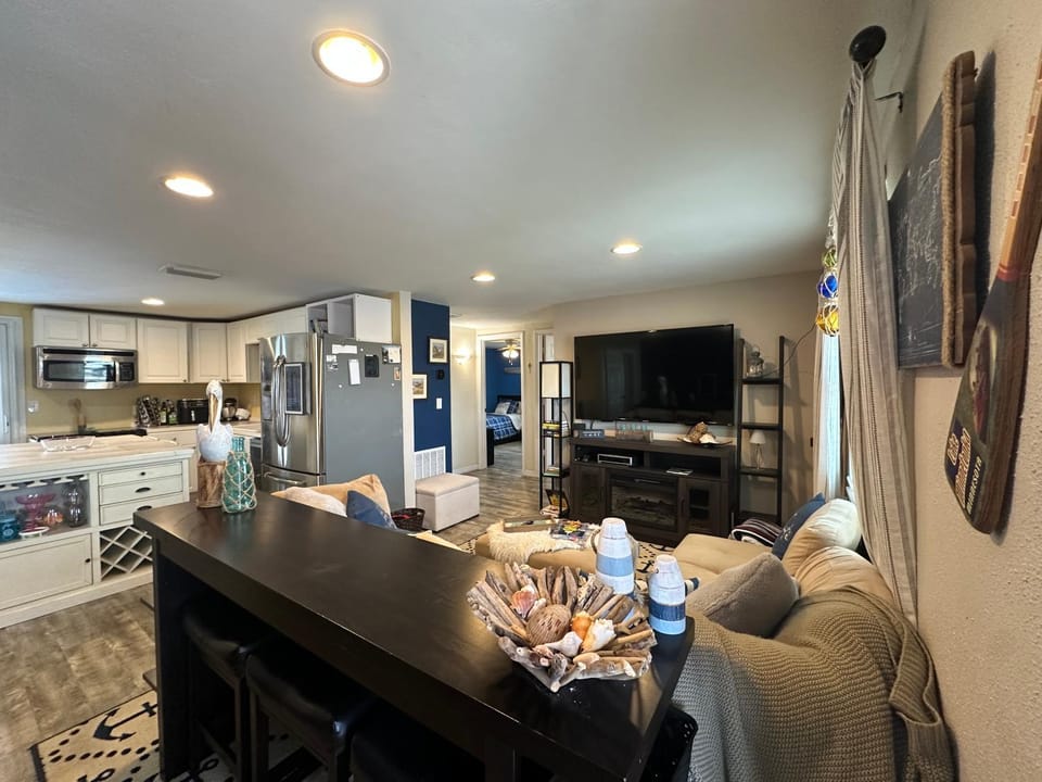"3-Bedroom Oasis with Pool in Englewood" House in Englewood