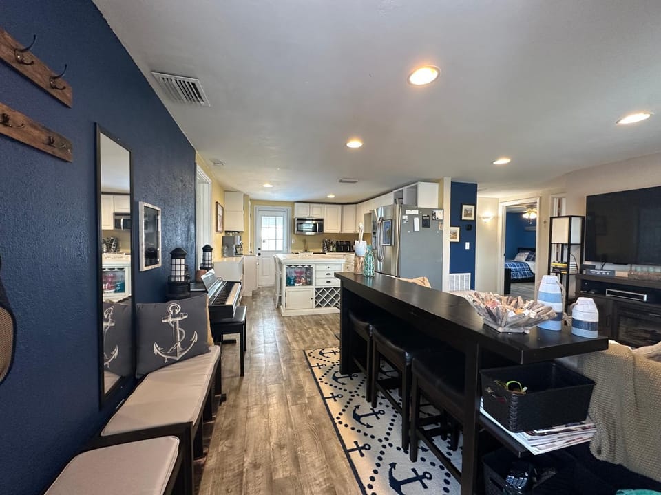"3-Bedroom Oasis with Pool in Englewood" House in Englewood