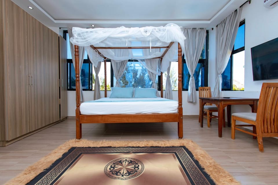 8-Suite Diani Villa with Private Kitchens, Pool, Gazebo, Pergola & 600m from the beach Apartment in Kenya