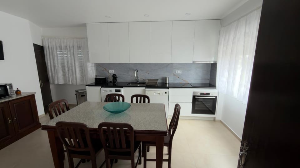 Kitchen or kitchenette, Dining area, stove