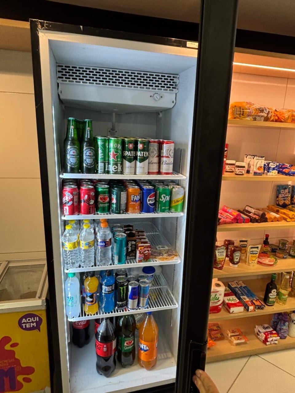 Lounge or bar, Food and drinks