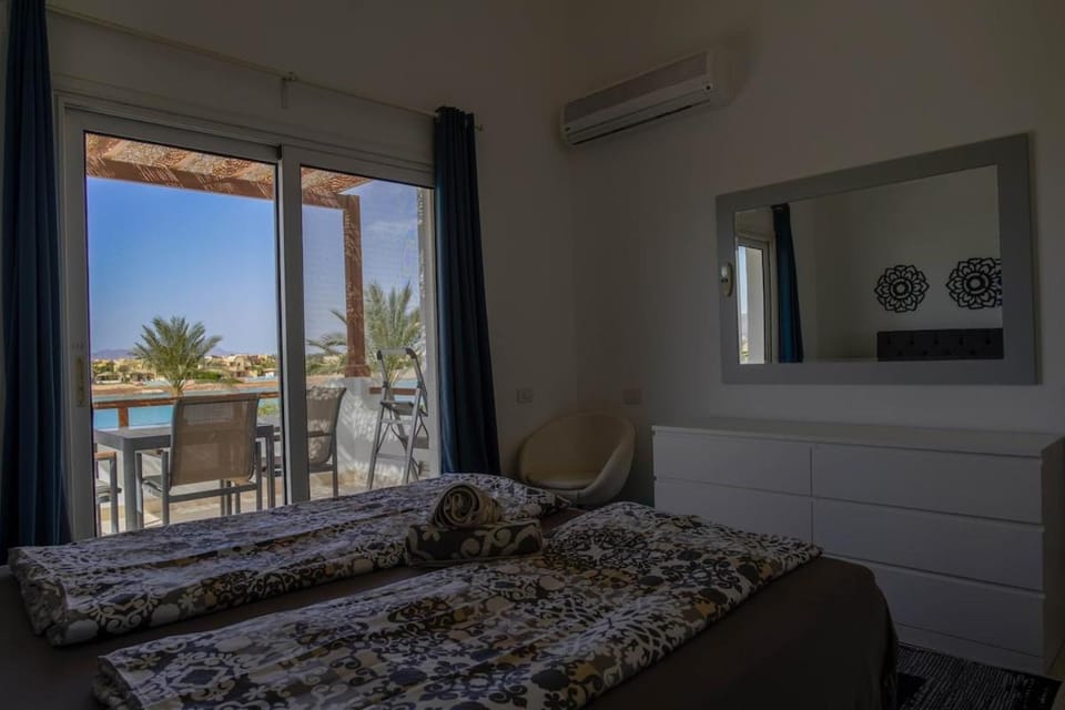 Bed, View (from property/room), Balcony/Terrace, Bedroom