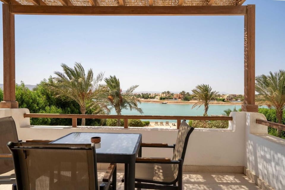 View (from property/room), Balcony/Terrace, Lake view