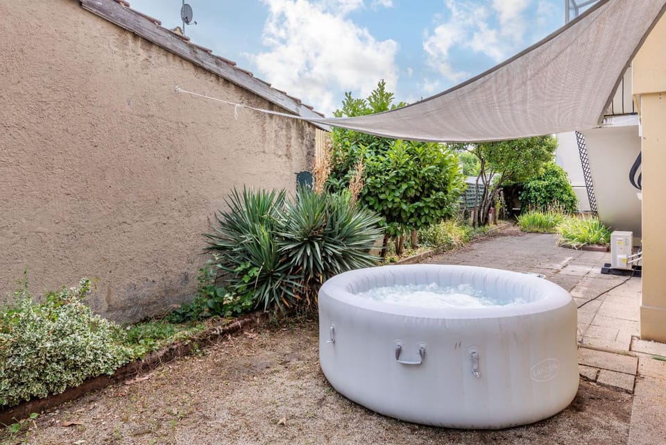 Property building, Garden, Hot Tub