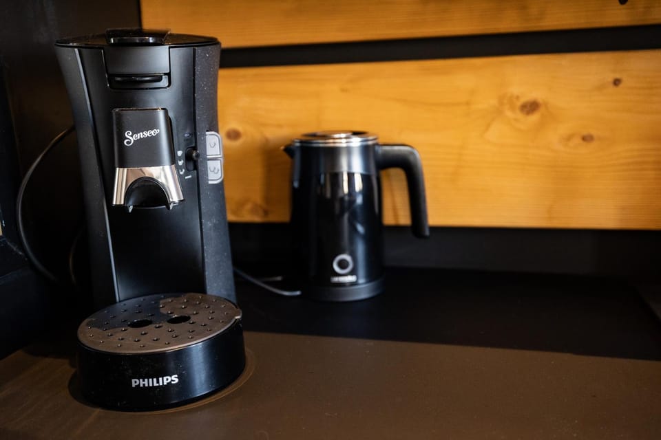 Coffee/tea facilities, Kitchen or kitchenette
