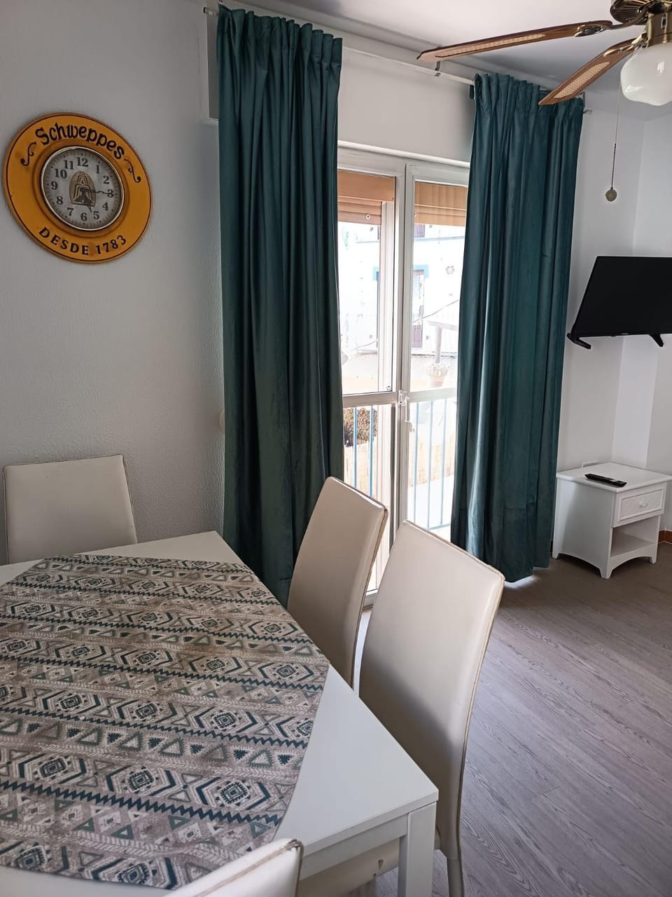 TV and multimedia, Dining area, Bedroom
