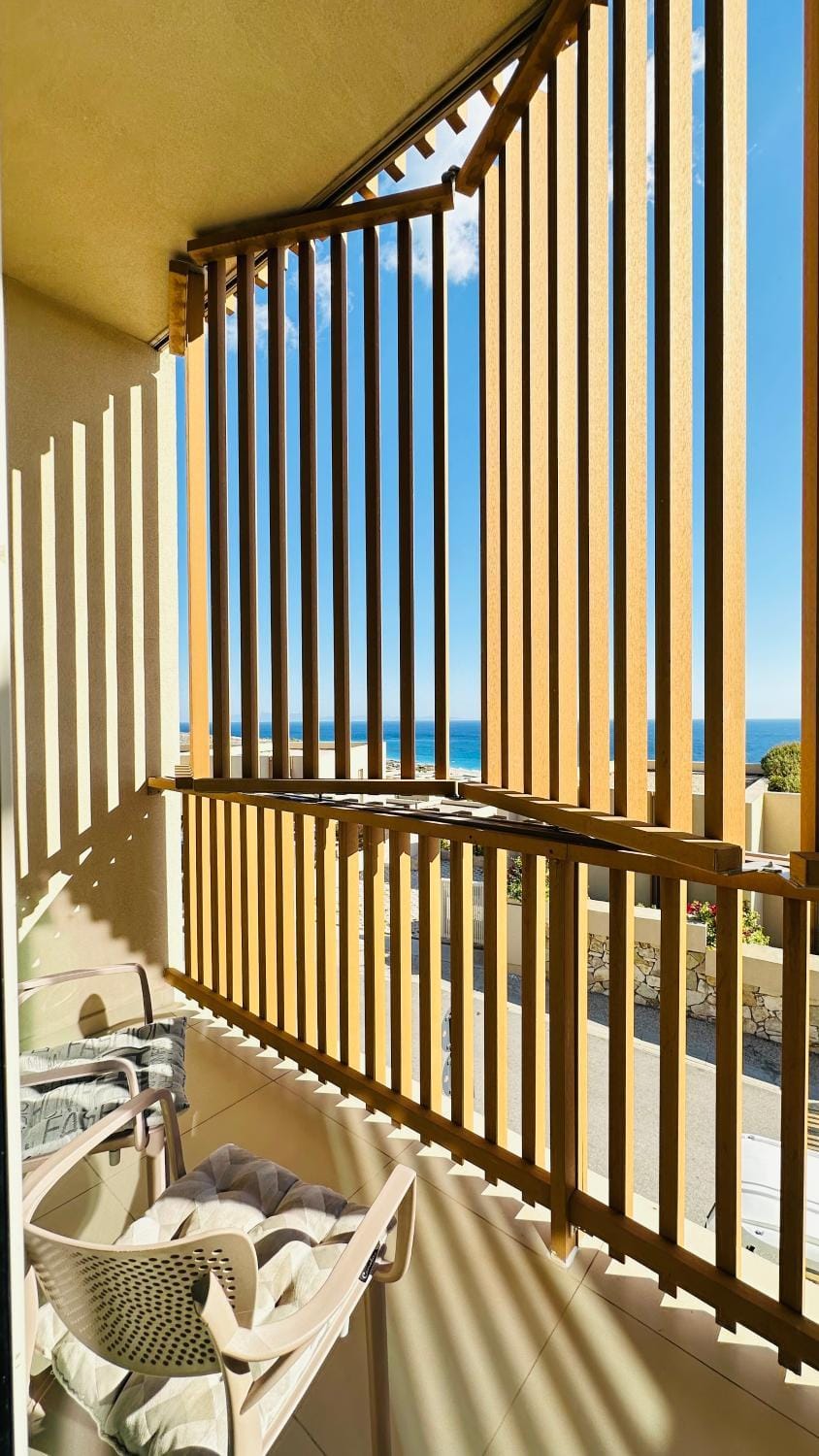Natural landscape, View (from property/room), Balcony/Terrace, Living room, Seating area, Sea view