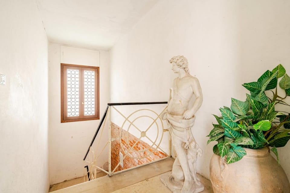 G4 Steps from St Mark's Authentic Venetian Home Apartment in San Marco