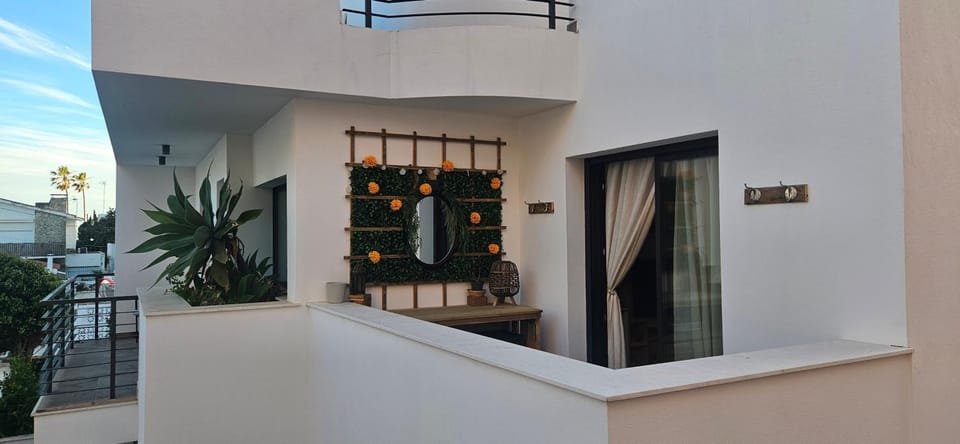 Off site, Balcony/Terrace