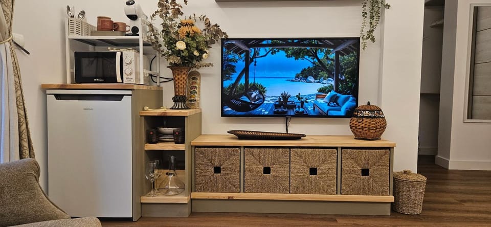 TV and multimedia, Coffee/tea facilities, Lounge or bar