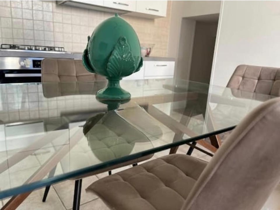 Kitchen or kitchenette, Living room, Seating area, Dining area, pet friendly, stove