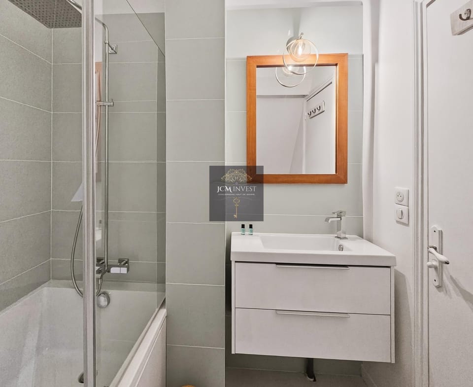 Bathroom, Bath