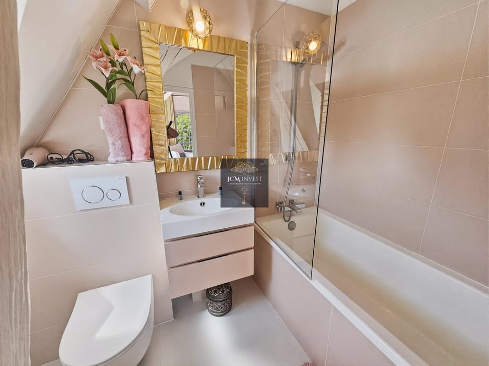 Bathroom, Bath, hair dryier