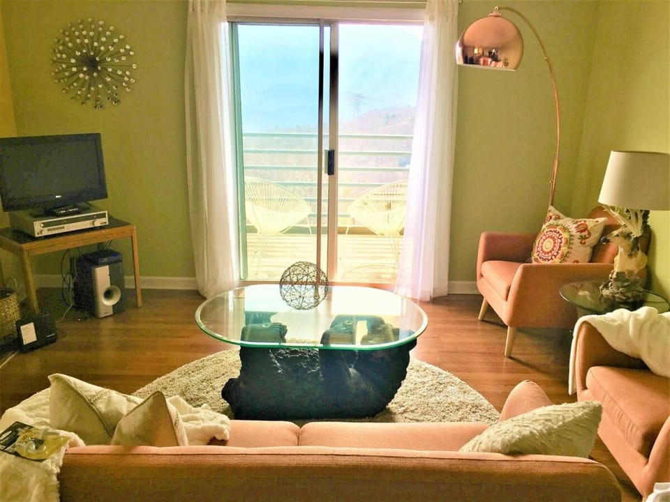 TV and multimedia, Living room, Evening entertainment