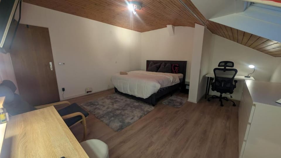 Bodensee-Home Kino, Fitness & King-Size Schlaf Apartment in Singen