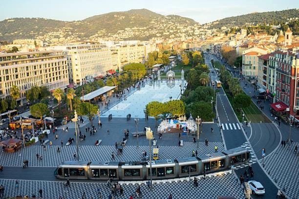 Spacieux et Central - Vieux Nice 5 mn' à pied Apartment in Nice