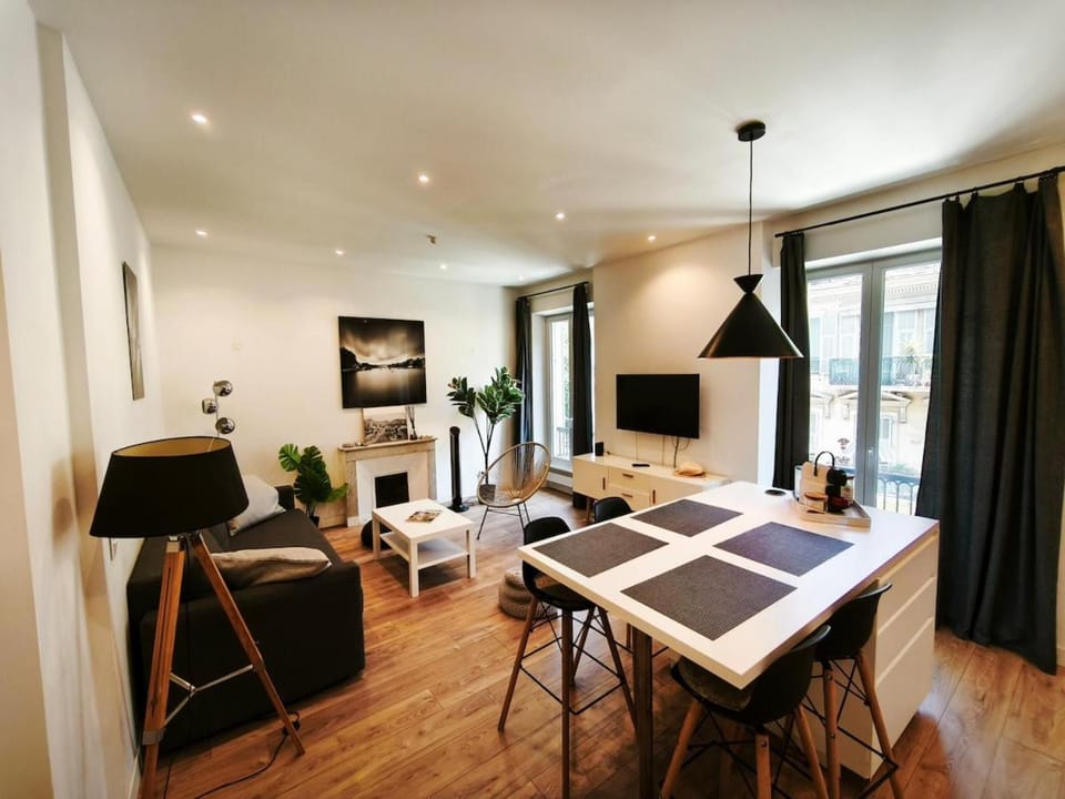 Spacieux et Central - Vieux Nice 5 mn' à pied Apartment in Nice