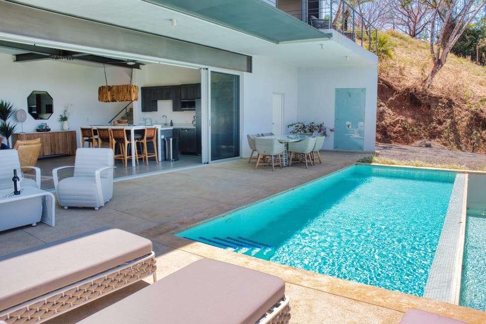Patio, Dining area, Swimming pool, sunbed