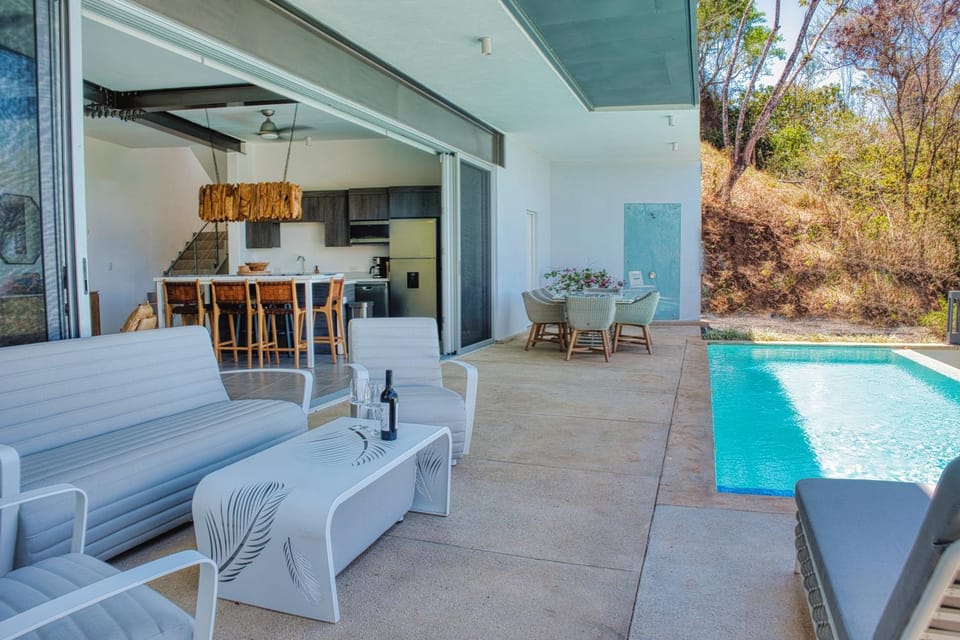 Shower, Patio, Dining area, Swimming pool, kitchen