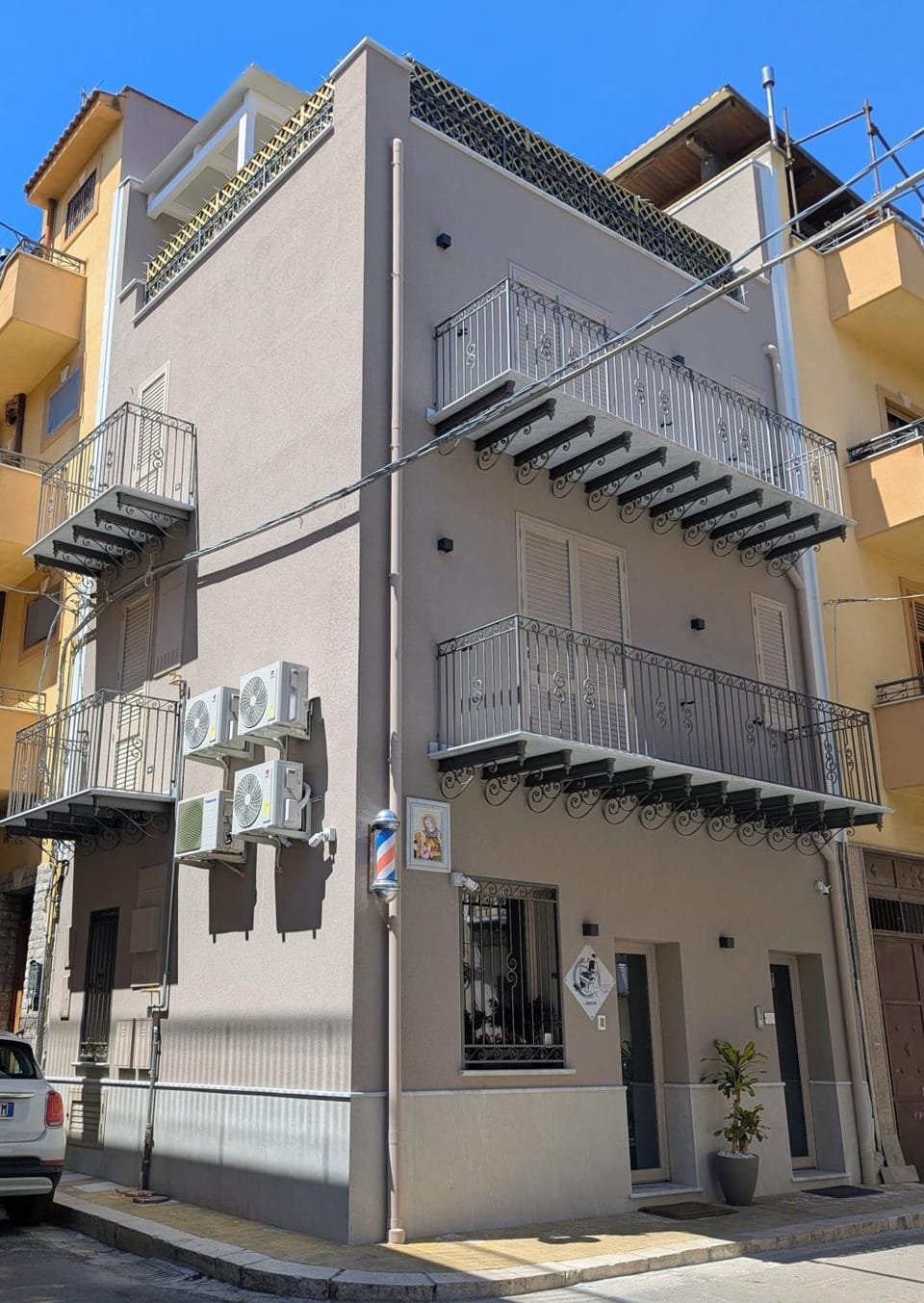 Property building, Day, Neighbourhood, Street view