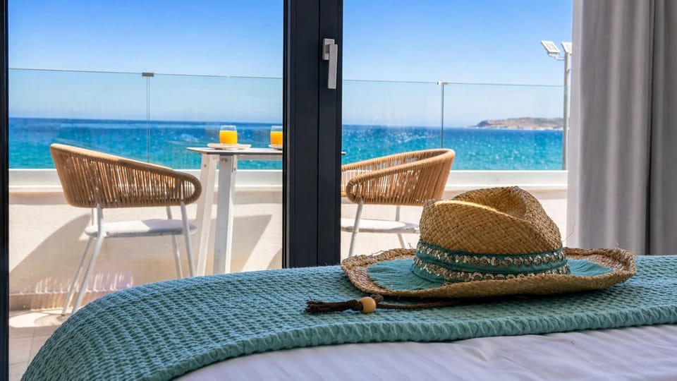 View (from property/room), Balcony/Terrace, Seating area, Bedroom, Sea view