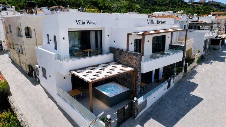 Property building, Patio, Day, Neighbourhood, Balcony/Terrace, Street view, Location