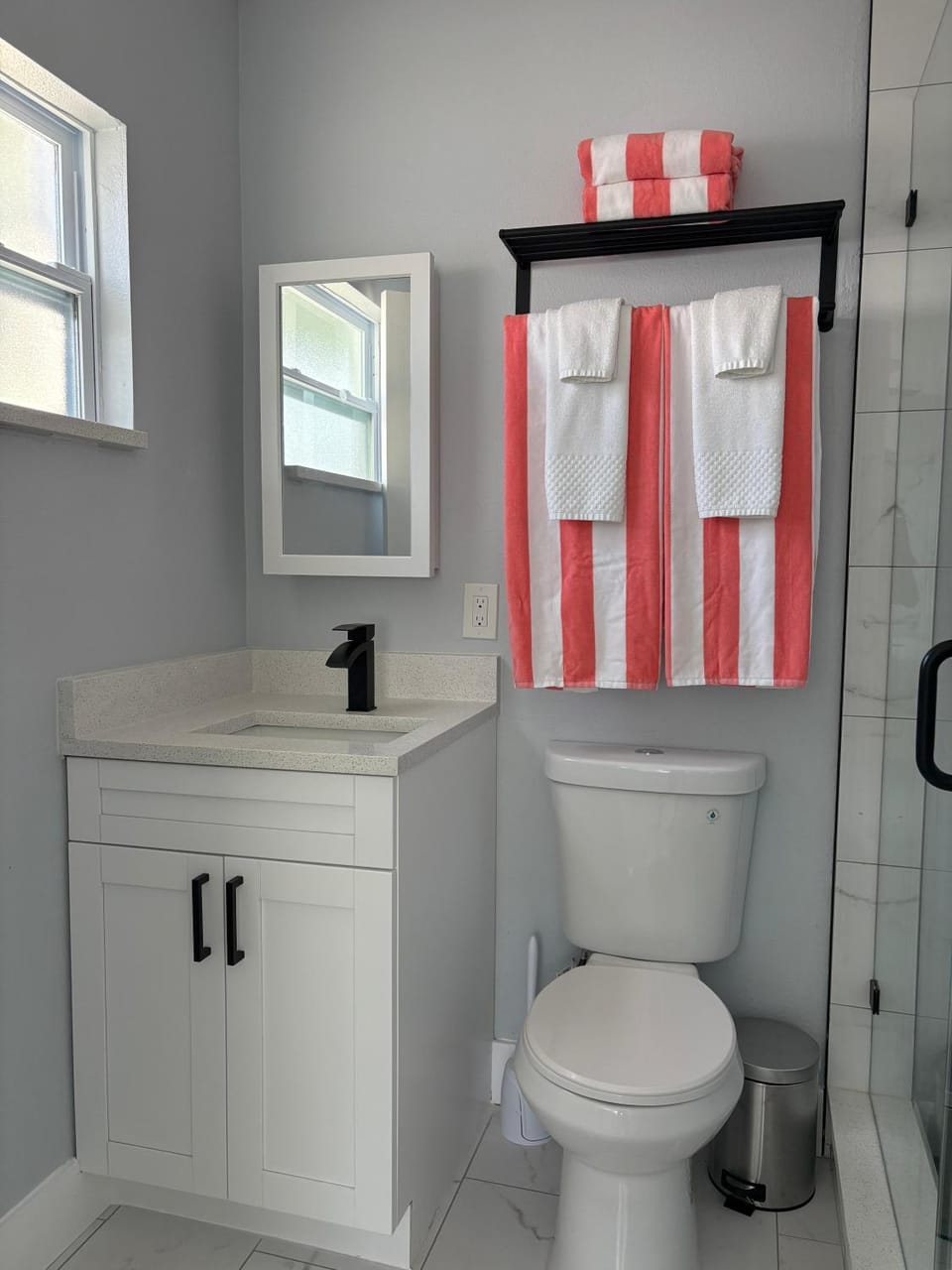 Teal Tide Beach Escape! Walkable, Steps to Beach Apartment in Madeira Beach