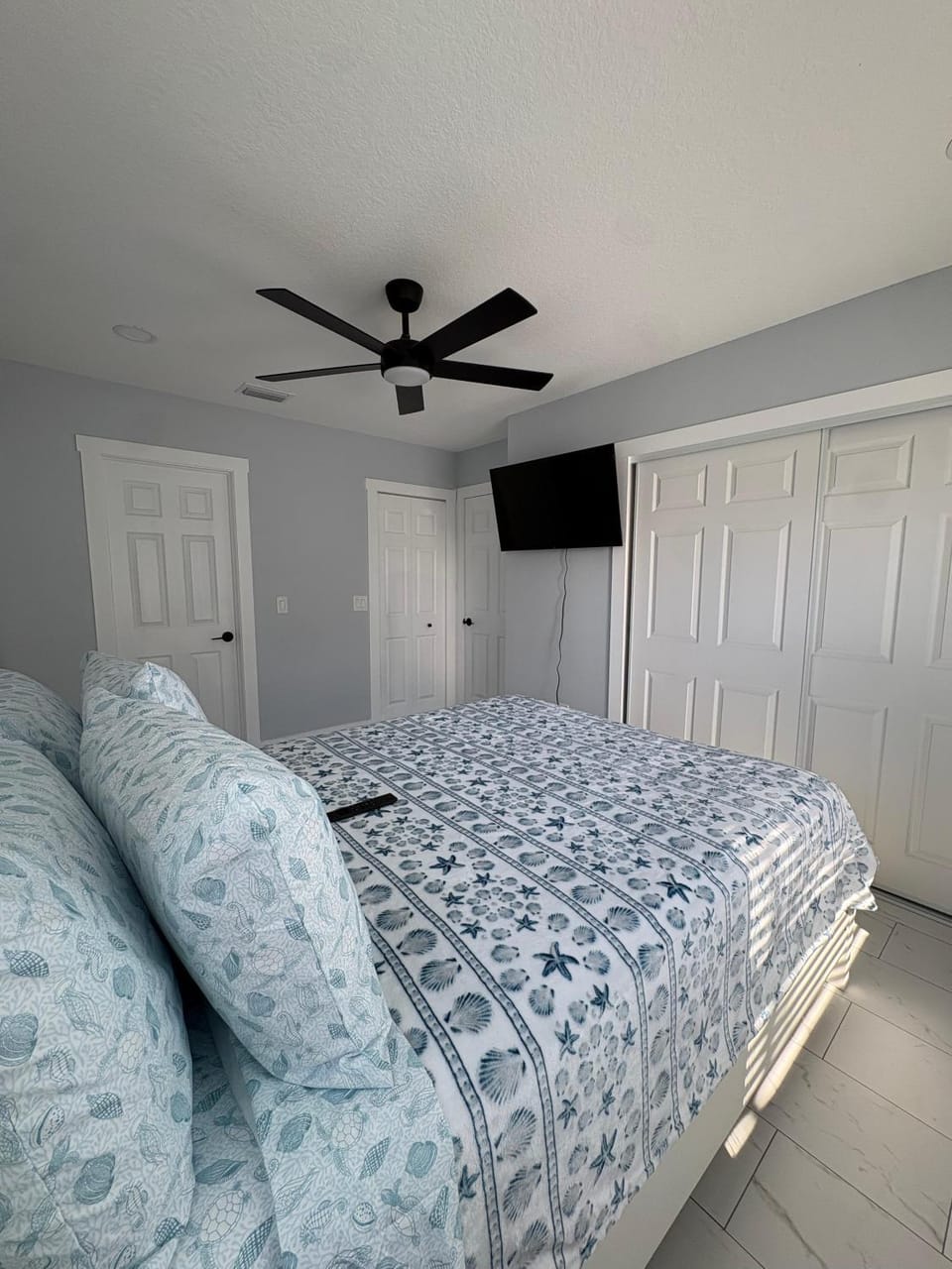 Teal Tide Beach Escape! Walkable, Steps to Beach Apartment in Madeira Beach