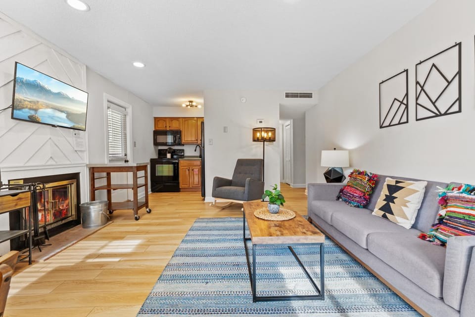 TV and multimedia, Kitchen or kitchenette, Living room