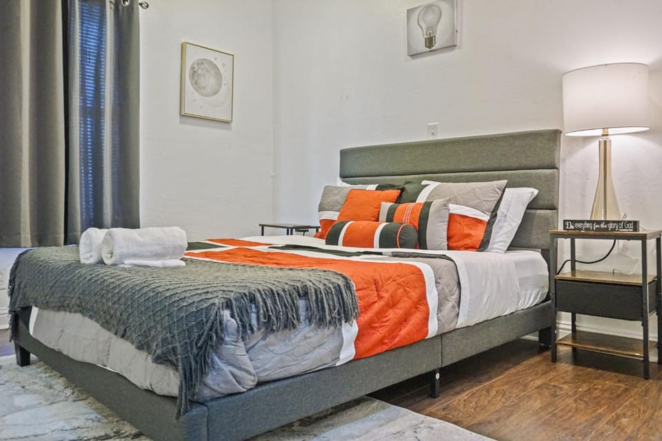 Cozy Corner Stays 2BR Home Apartment in Oklahoma City