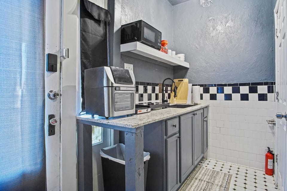 Cozy Corner Stays 2BR Home Apartment in Oklahoma City