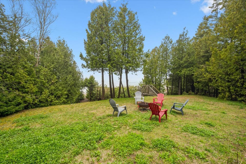 Rustic Waterfront Kayak Near National Park House in Northern Bruce Peninsula