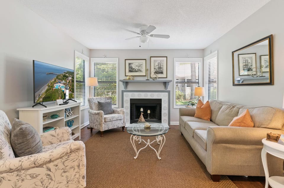 Harbour Oaks, Unit 419 House in Demere Park