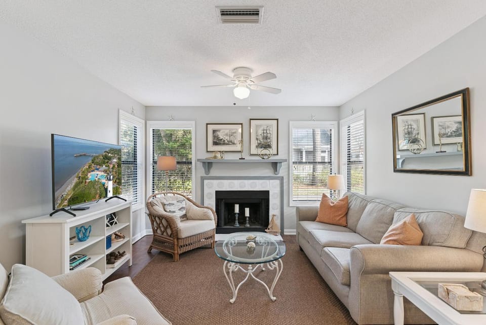 Harbour Oaks, Unit 419 House in Demere Park