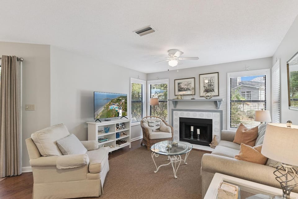 Harbour Oaks, Unit 419 House in Demere Park