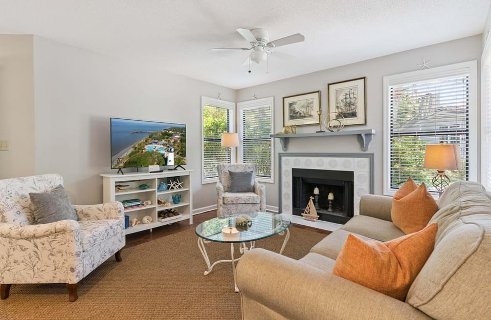 Harbour Oaks, Unit 419 House in Demere Park