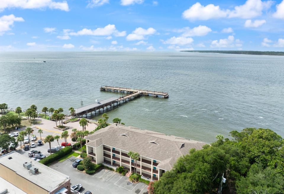 King City Gem at Pier Pointe - 100 Floyd Street, Unit 203 House in Saint Simons Island