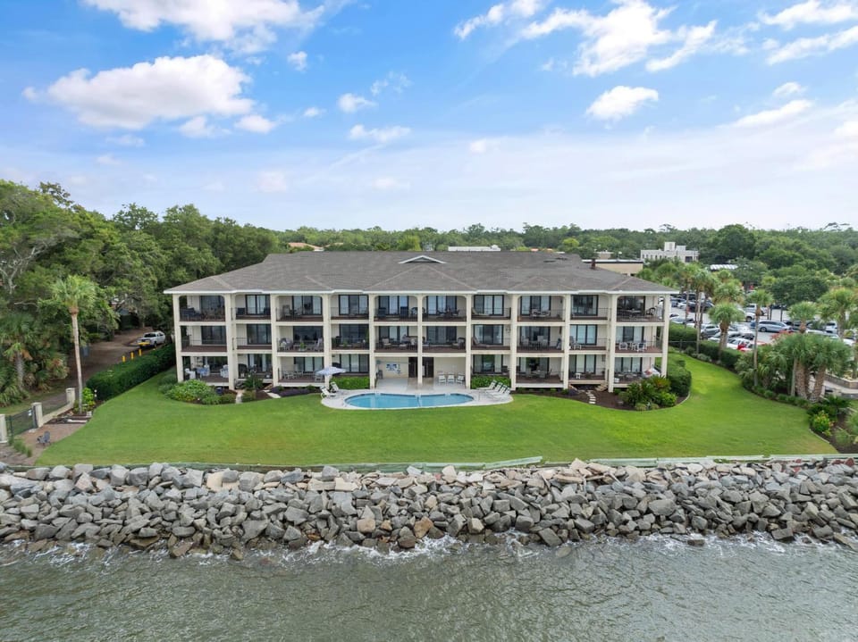 King City Gem at Pier Pointe - 100 Floyd Street, Unit 203 House in Saint Simons Island