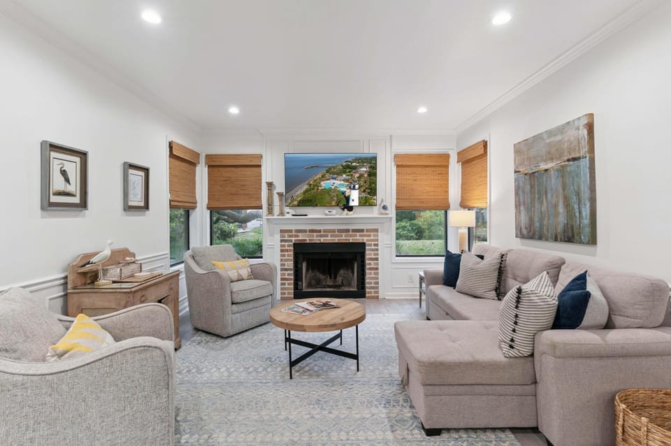 Harbour Oaks, Unit 413 House in Demere Park